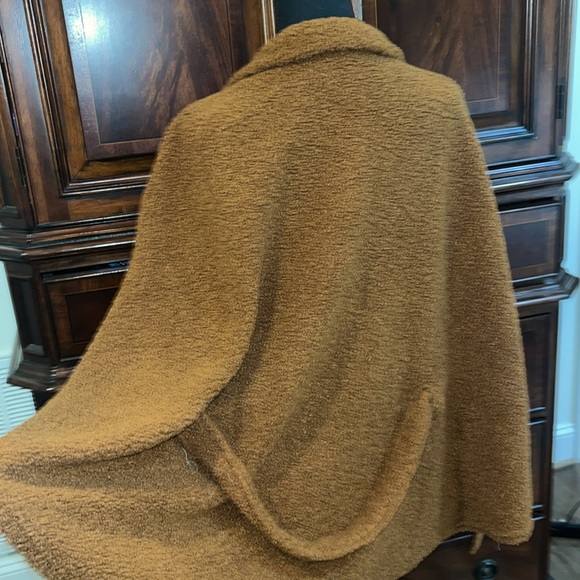 NWT- Vincent Camuto Amazingly Soft Camel Wrap/ removable belt /tortoise buttons - Picture 4 of 14